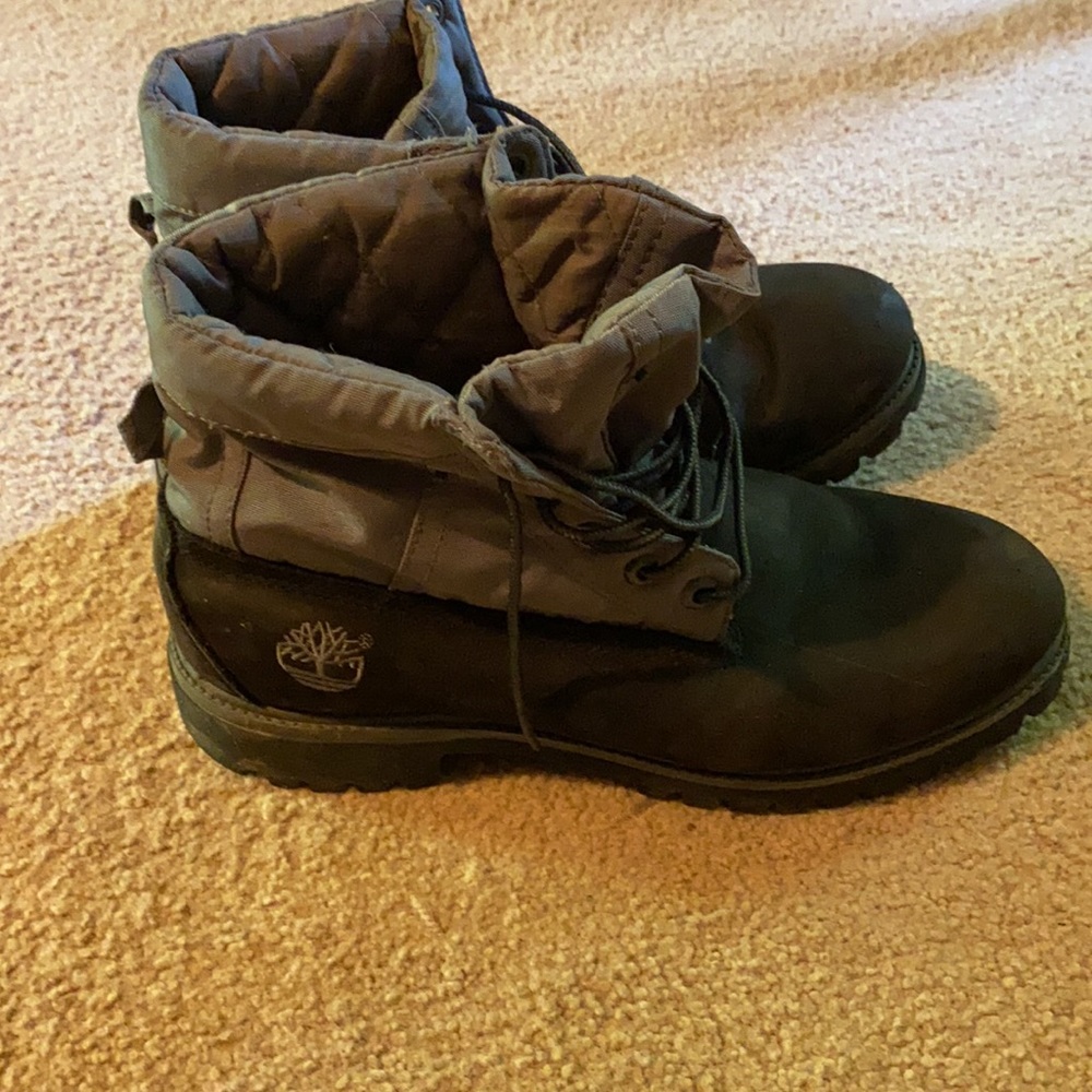 Men’s timberland boots.